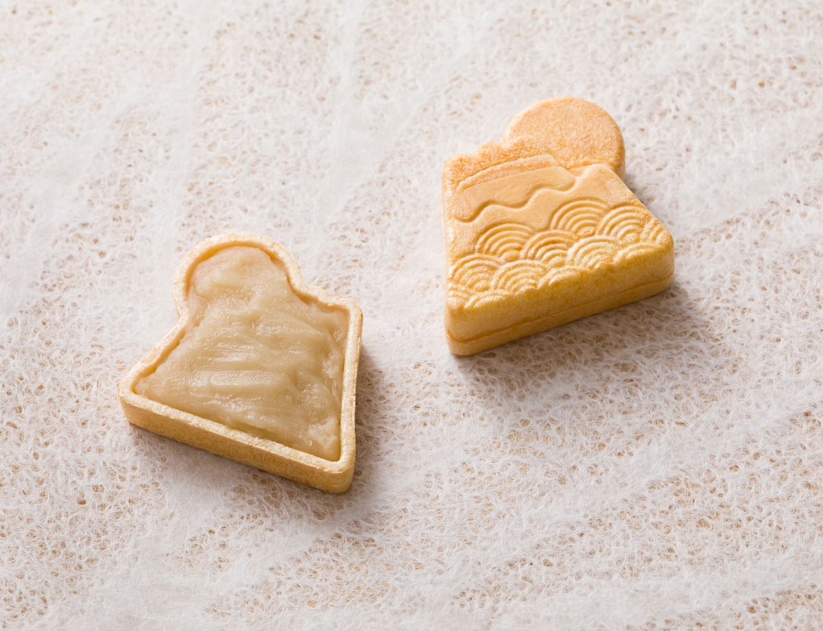 富士山もなか(白餡)(おひとつ190円)